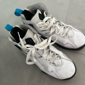 Jordan True Flight Men Size 10.5 Basketball Shoes White Blue Black 342964-142